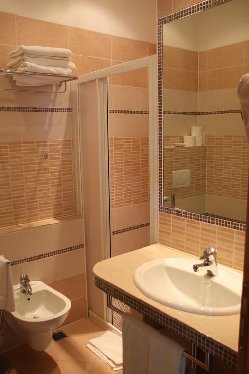 Hotel Flora Bellaria-Igea Marina Phòng bức ảnh